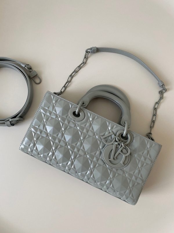Contrefaçon Sac Lady D-Joy Medium en veau gris avec motif diamant – Image 8