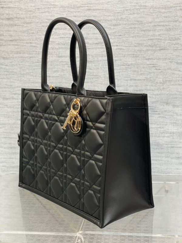 Fausse Sac Dior Book Tote Medium avec bandoulière en noir – Image 7