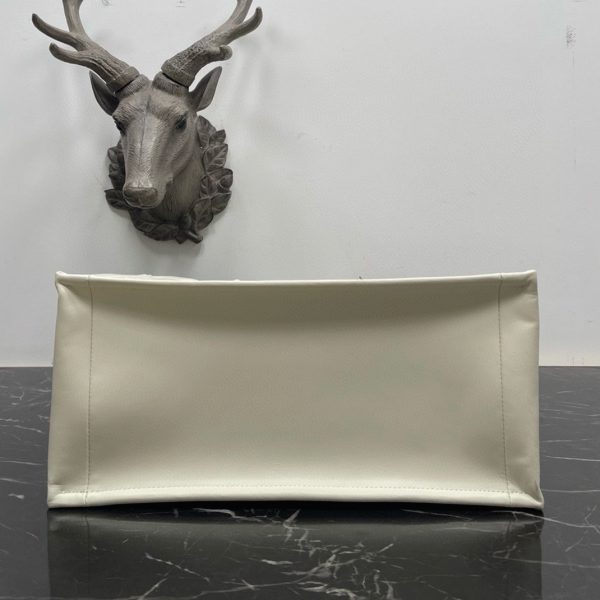 Contrefaçon Sac Dior Book Tote Medium avec bandoulière en blanc – Image 4