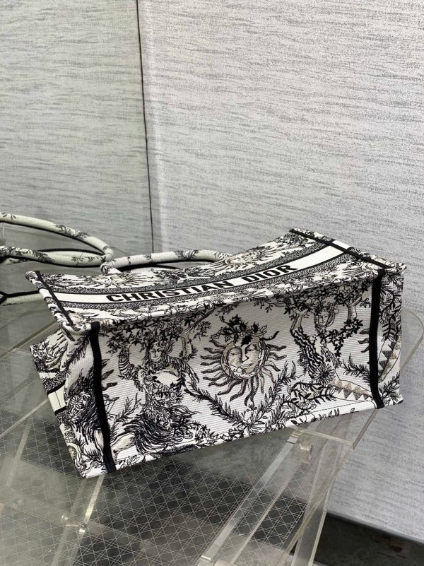 Fausse Sac Dior Book Tote Large en broderie Soleil Toile de Jouy blanche – Image 12