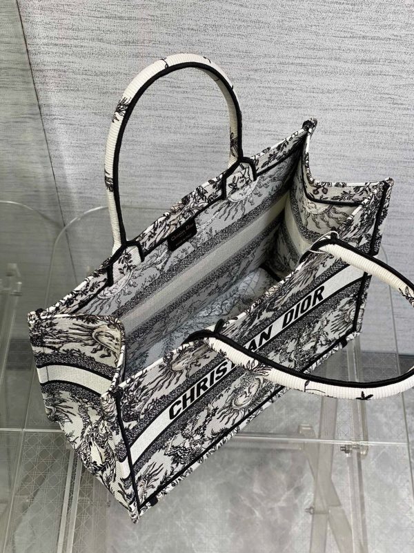 Fausse Sac Dior Book Tote Large en broderie Soleil Toile de Jouy blanche – Image 11
