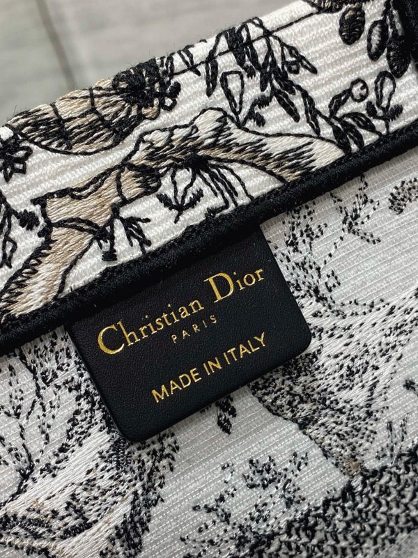 Fausse Sac Dior Book Tote Large en broderie Soleil Toile de Jouy blanche – Image 10