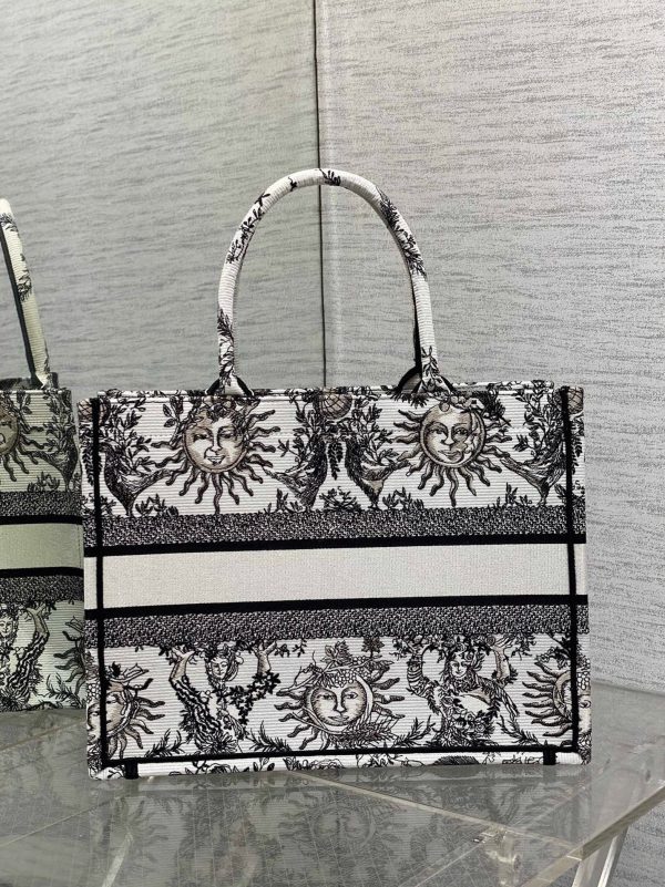 Fausse Sac Dior Book Tote Large en broderie Soleil Toile de Jouy blanche – Image 9