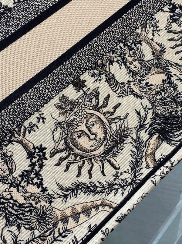 Réplique Sac Dior Book Tote Large en broderie Soleil Toile de Jouy beige – Image 3