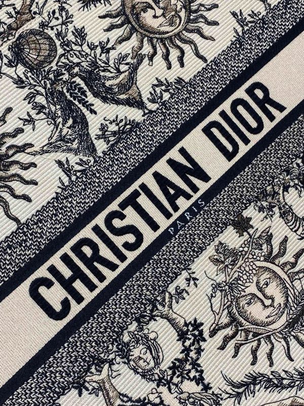 Réplique Sac Dior Book Tote Large en broderie Soleil Toile de Jouy beige – Image 2