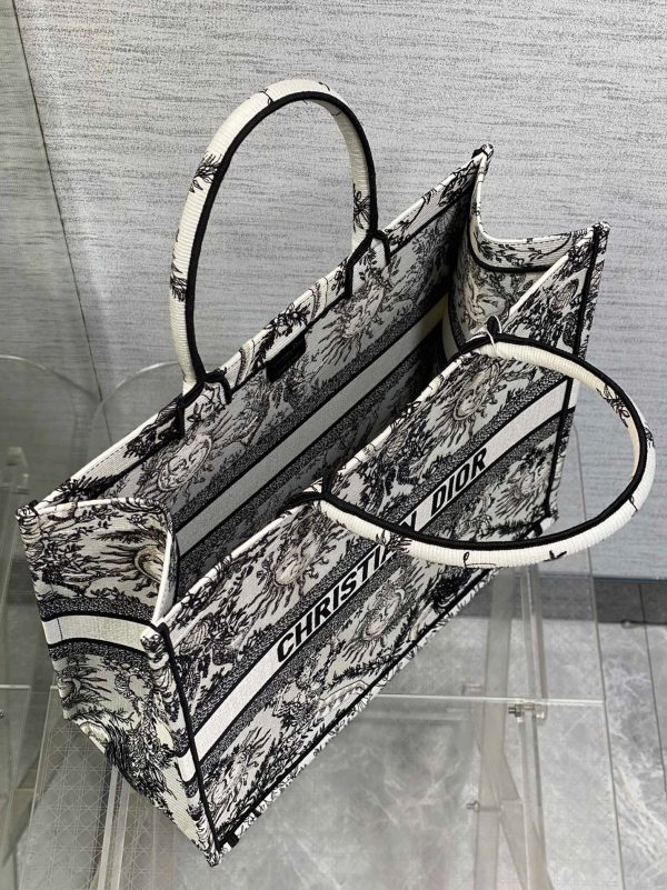 Fausse Sac Dior Book Tote Large en broderie Soleil Toile de Jouy blanche – Image 6