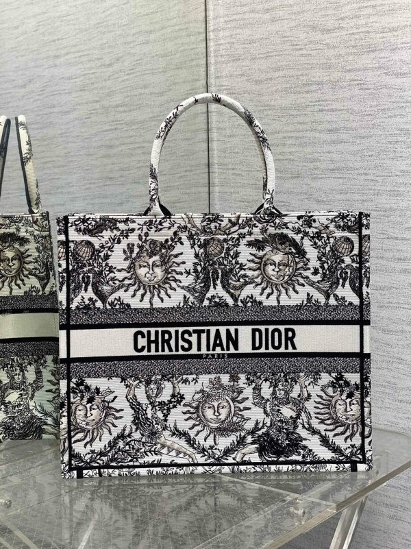 Fausse Sac Dior Book Tote Large en broderie Soleil Toile de Jouy blanche – Image 3