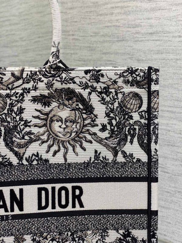 Fausse Sac Dior Book Tote Large en broderie Soleil Toile de Jouy blanche – Image 2