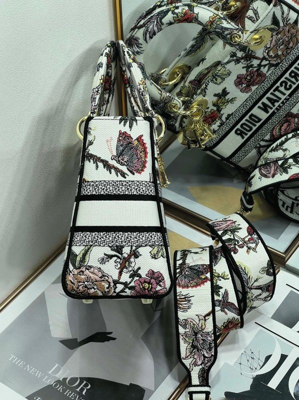 Fausse Sac Lady D-Lite Medium en broderie Jardin Botanique blanche – Image 4