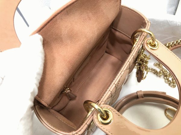 Fausse Mini Sac Lady Dior avec chaîne en nude – Image 3