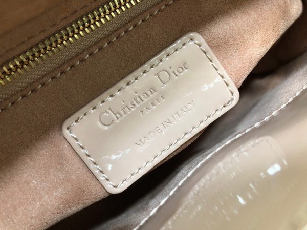 Fausse Mini Sac Lady Dior avec chaîne en nude – Image 4