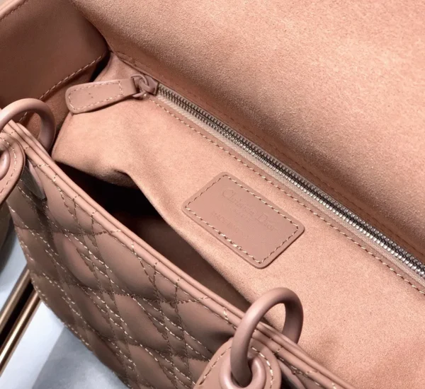 Fausse Sac Lady Dior Medium en rose poudré – Image 3