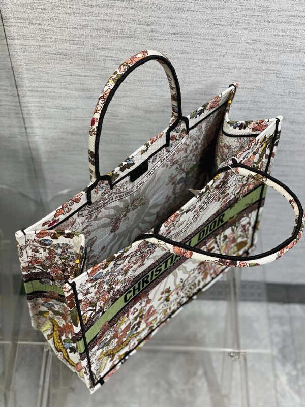 Contrefaçon ancien Sac Dior Book Tote Large en broderie 4 Saisons Automne Soleil – Image 2