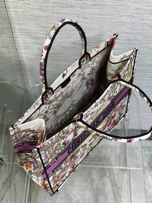 Réplique Sac Dior Book Tote Large en broderie 4 Saisons Été Soleil – Image 7