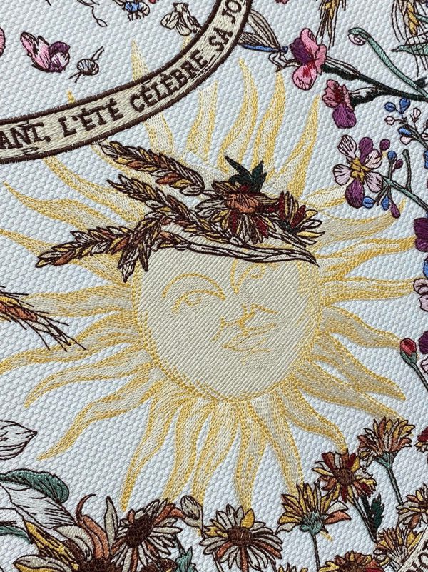 Réplique Sac Dior Book Tote Large en broderie 4 Saisons Été Soleil – Image 6
