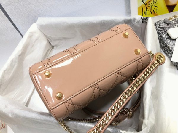 Fausse Mini Sac Lady Dior avec chaîne en nude – Image 6
