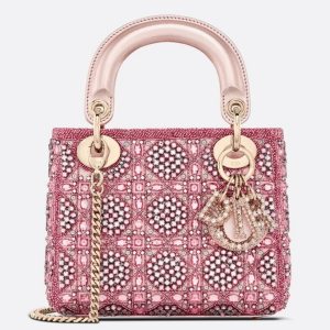 Fausse Mini Sac Lady Dior avec chaîne en satin brodé perle rose