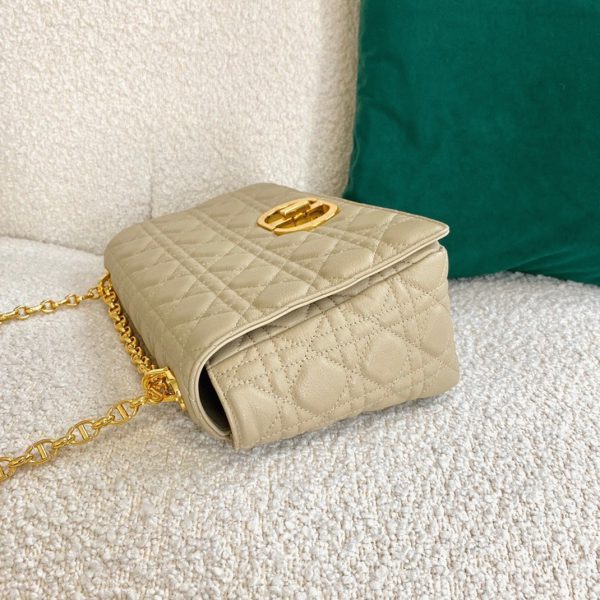 Contrefaçon Sac Dior Caro Large en beige – Image 4