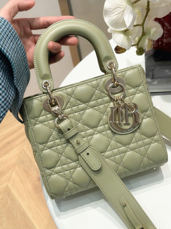Contrefaçon Petit Sac Lady Dior My ABCDior en vert éthéré