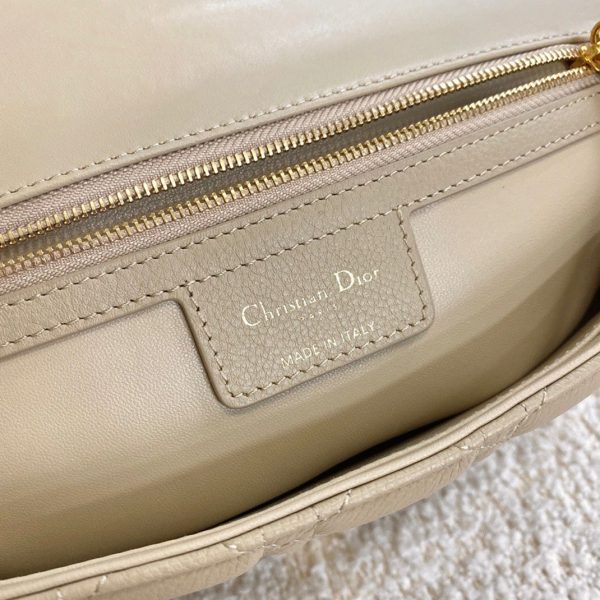 Contrefaçon Sac Dior Caro Large en beige – Image 3