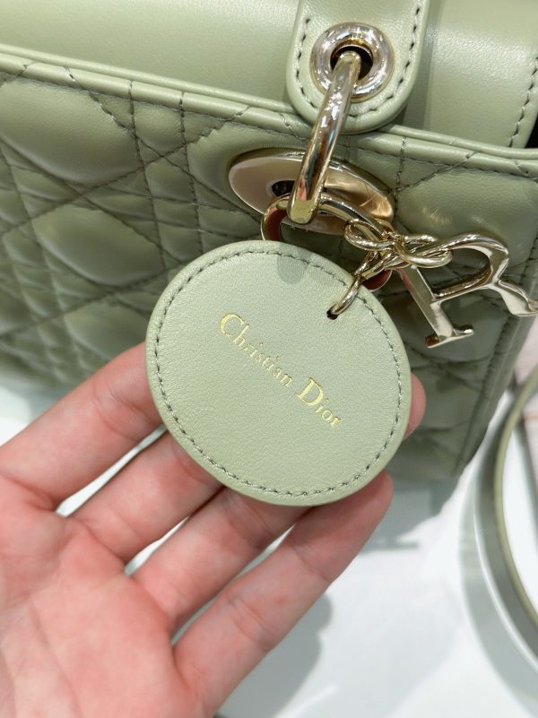 Contrefaçon Petit Sac Lady Dior My ABCDior en vert éthéré – Image 2