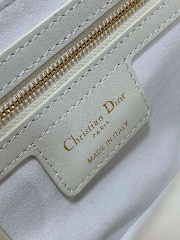 Réplique Petit Sac Jolie à poignée en veau cannage blanc – Image 3