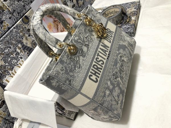 Sac Lady D-Lite Large en broderie Toile de Jouy inversée grise – Image 4