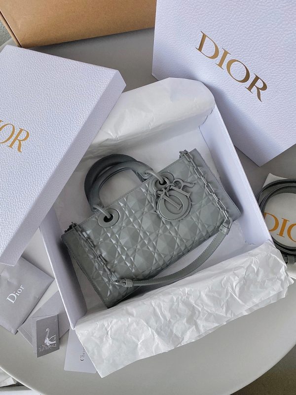 Contrefaçon Sac Lady D-Joy Medium en veau gris avec motif diamant – Image 6