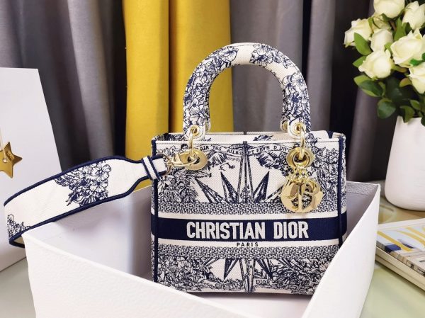 Contrefaçon Sac Lady D-Lite Medium en broderie Rêve d’Infini multicolore bleu – Image 6