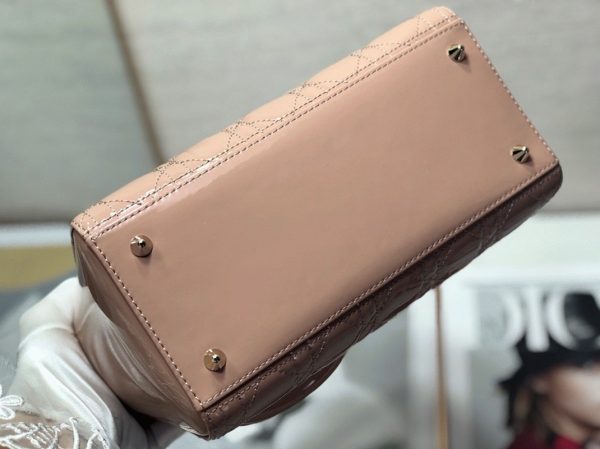 Réplique Sac Lady Dior Medium en rose poudré – Image 2