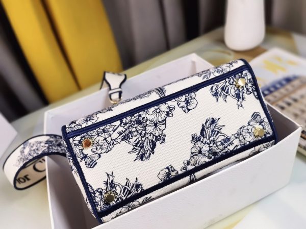 Contrefaçon Sac Lady D-Lite Medium en broderie Rêve d’Infini multicolore bleu – Image 5