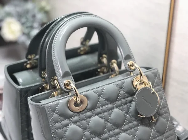Imitation Sac Lady Dior Medium en gris – Image 2