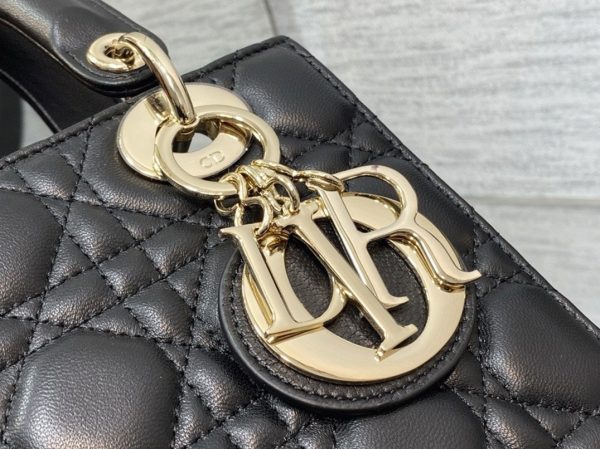 Contrefaçon Petit Sac Lady Dior My ABCDior en agneau cannage noir – Image 5