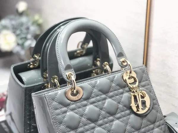 Imitation Sac Lady Dior Medium en gris – Image 4