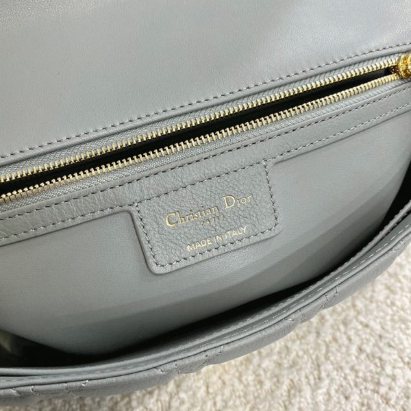 Contrefaçon Sac Dior Caro Large en gris – Image 2