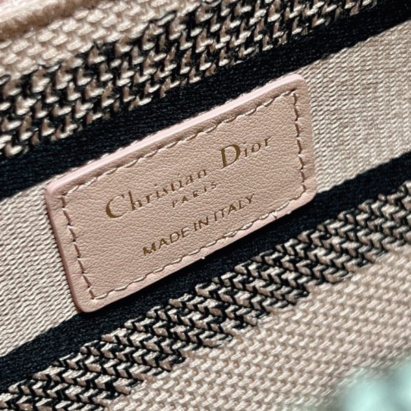 Fausse Sac Lady D-Lite Medium en broderie raphia beige avec Petites Fleurs Dior – Image 9