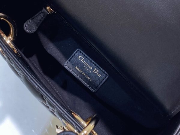 Contrefaçon Petit Sac Lady Dior My ABCDior en agneau cannage noir – Image 9