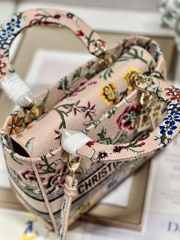 Fausse Sac Lady D-Lite Medium en broderie raphia beige avec Petites Fleurs Dior – Image 8