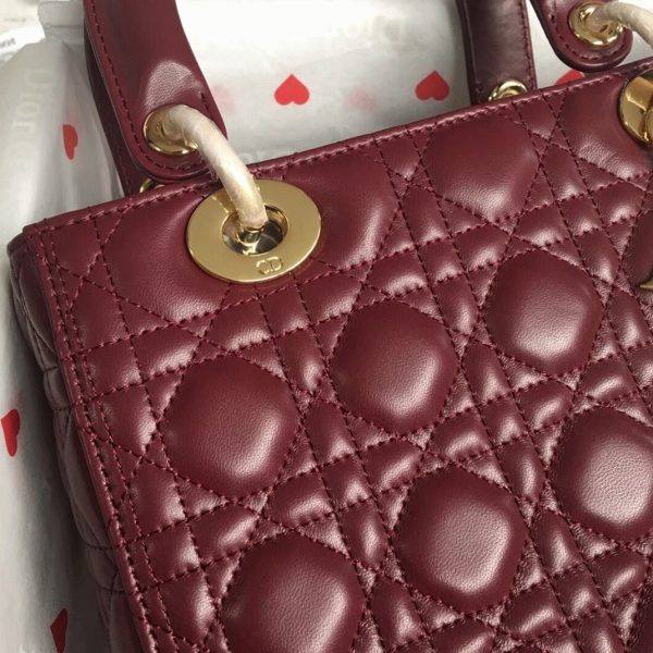 Réplique Sac Lady Dior Medium en agneau bordeaux – Image 9