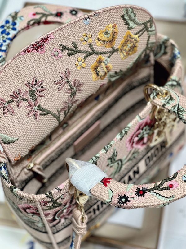 Fausse Sac Lady D-Lite Medium en broderie raphia beige avec Petites Fleurs Dior – Image 6