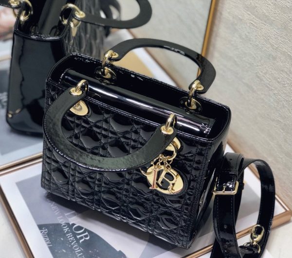 Contrefaçon Sac Lady Dior Medium en noir – Image 10