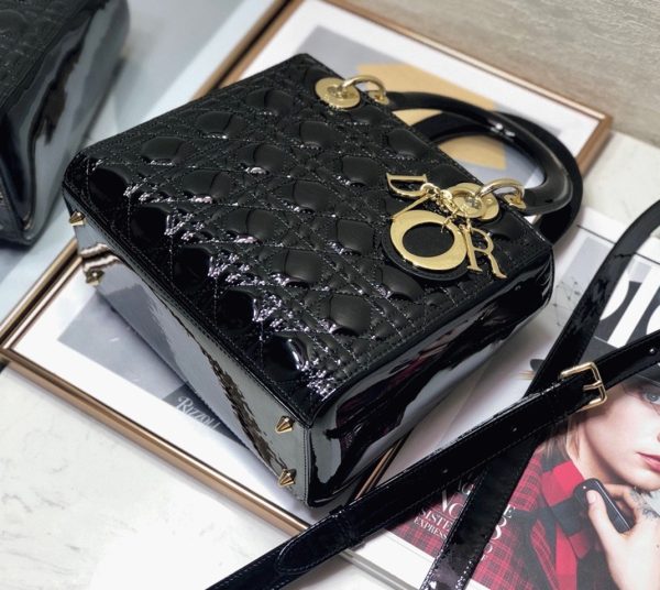 Contrefaçon Sac Lady Dior Medium en noir – Image 9