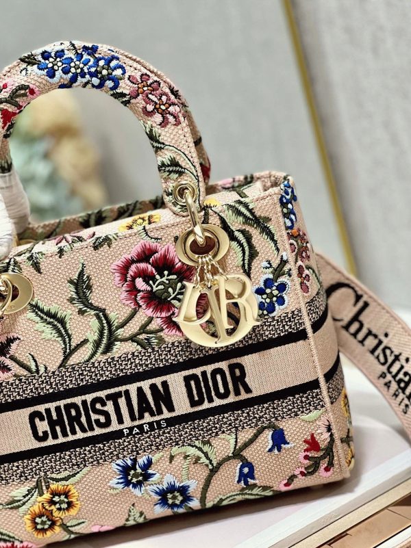 Fausse Sac Lady D-Lite Medium en broderie raphia beige avec Petites Fleurs Dior – Image 5