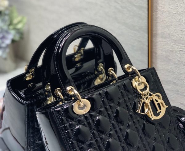 Contrefaçon Sac Lady Dior Medium en noir – Image 7