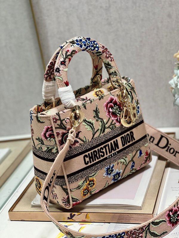 Fausse Sac Lady D-Lite Medium en broderie raphia beige avec Petites Fleurs Dior – Image 3