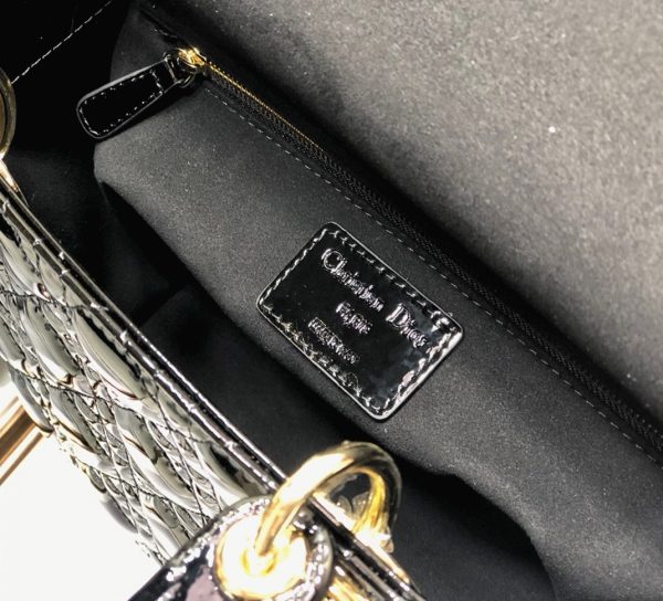 Contrefaçon Sac Lady Dior Medium en noir – Image 6