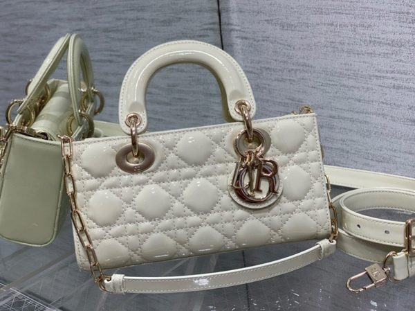 Contrefaçon Petit Sac Lady D-Joy en blanc