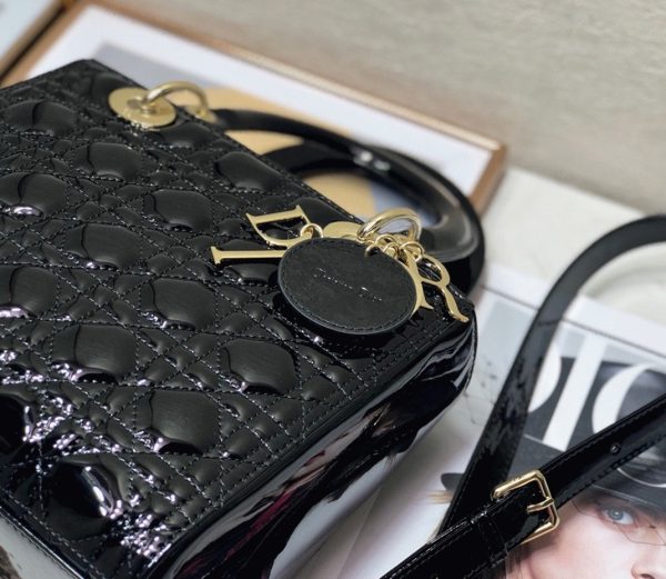 Contrefaçon Sac Lady Dior Medium en noir – Image 3