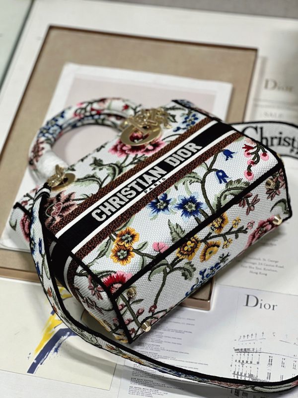 Fausse Sac Lady D-Lite Medium en broderie Petites Fleurs Dior blanche – Image 8