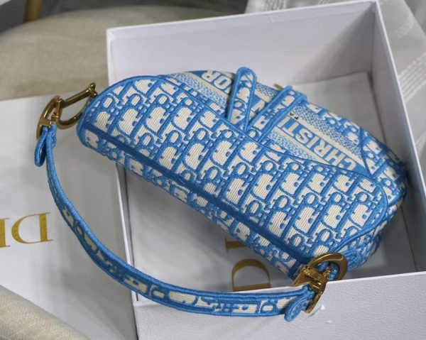 Fausse Sac Saddle Dior en broderie Oblique bleu bleuet – Image 9